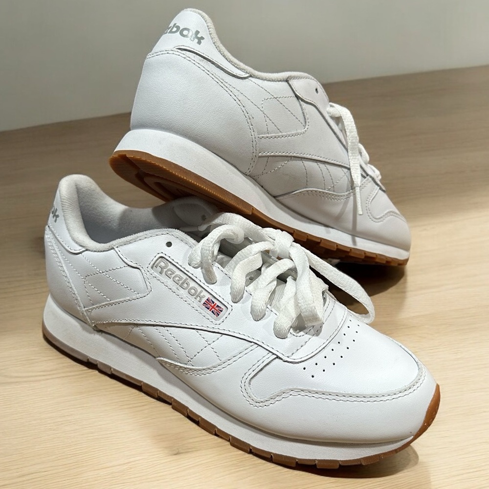 Reebok Unisex Classic Leather Sneakers 7 Women / 5.5 Men